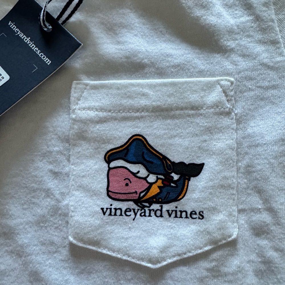 Vineyard Vines White Tee with Whale Logo size 5